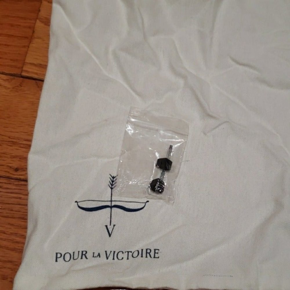 Burgundy Color Pour La Victoire Zanie Cut-Out Pump - Picture 8 of 8